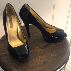 Ted Baker black patent leather peep toe platform pump. Size 39